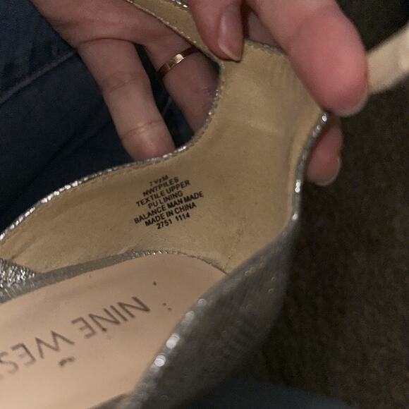 Nine West silver heels - size 7.5M - Picture 5 of 5